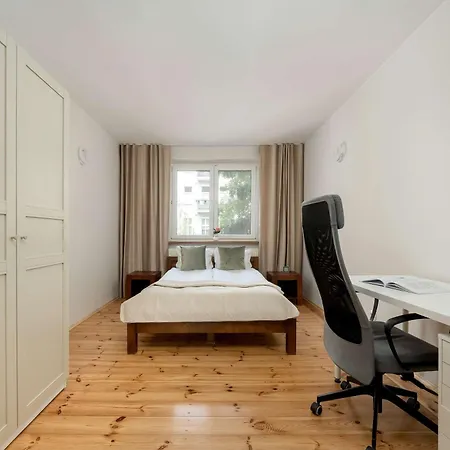 Family With Balcony In By Renters * Breslau