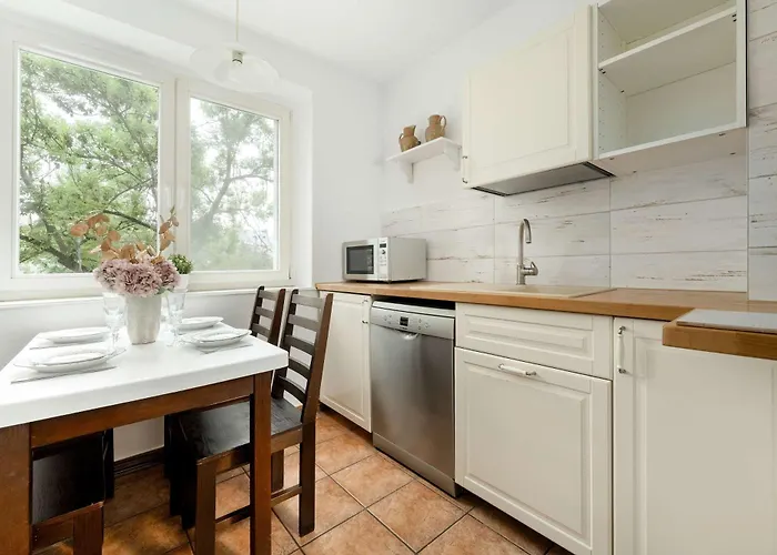 Family With Balcony In By Renters Appartamento