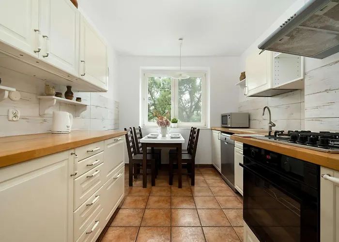 Family With Balcony In By Renters Appartamento