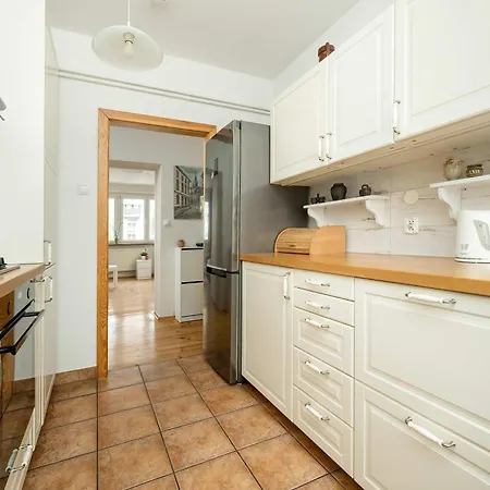 Family With Balcony In By Renters Lejlighed *